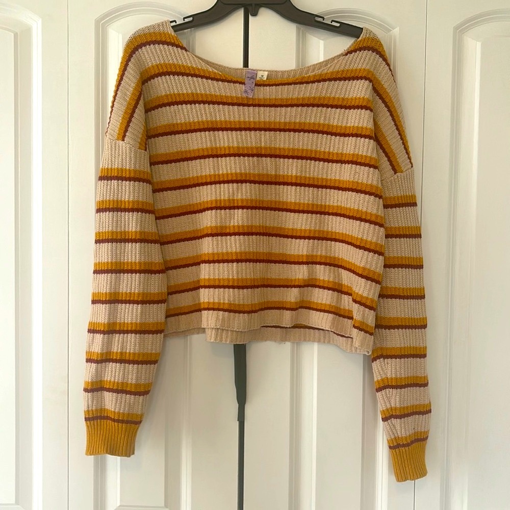 🌸 3/$15 Francesca Stripped Sweater in Medium
